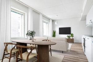 Veturikuja 8, Tikkurila. Kaksion keittiö ja olohuone.