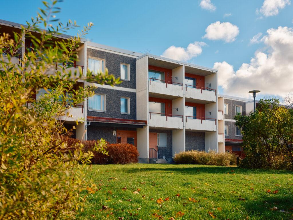 The photograph shows a VAV rental flat in Varisto, at Luhtimäki 2